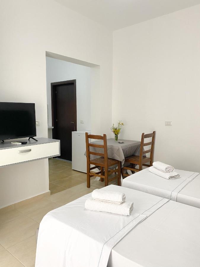 Family Apartments Himara Buitenkant foto