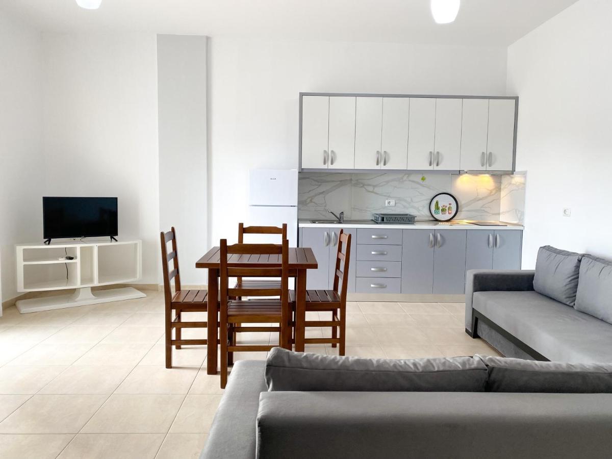 Family Apartments Himara Buitenkant foto