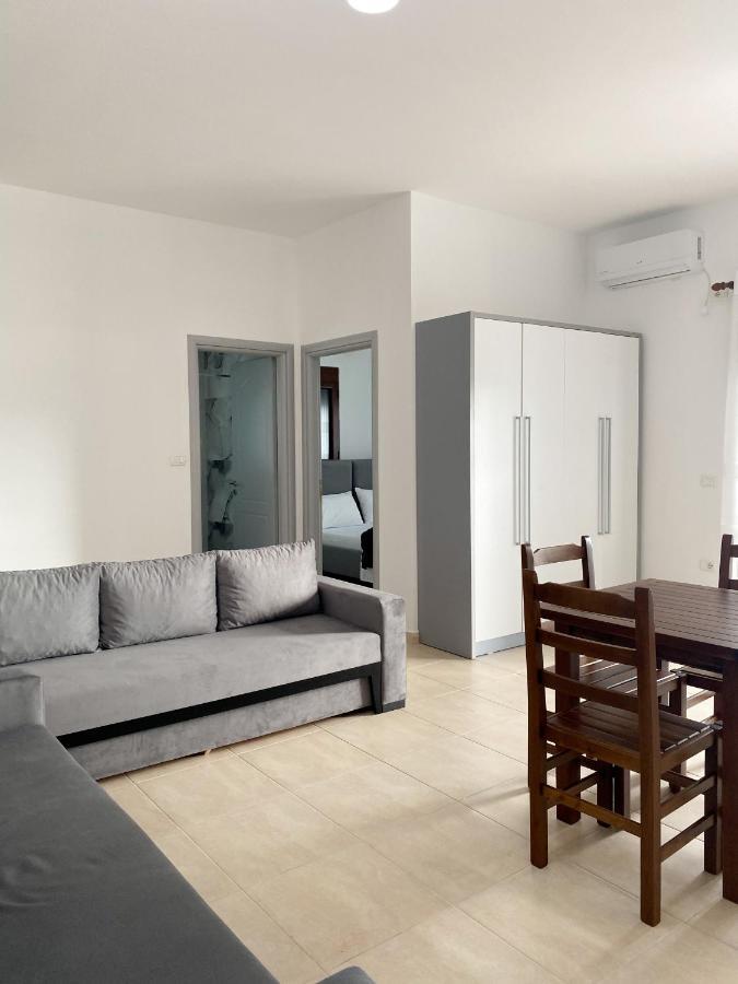 Family Apartments Himara Buitenkant foto