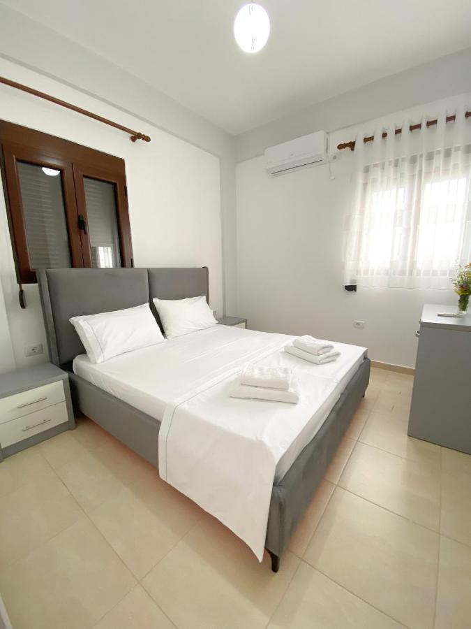 Family Apartments Himara Buitenkant foto