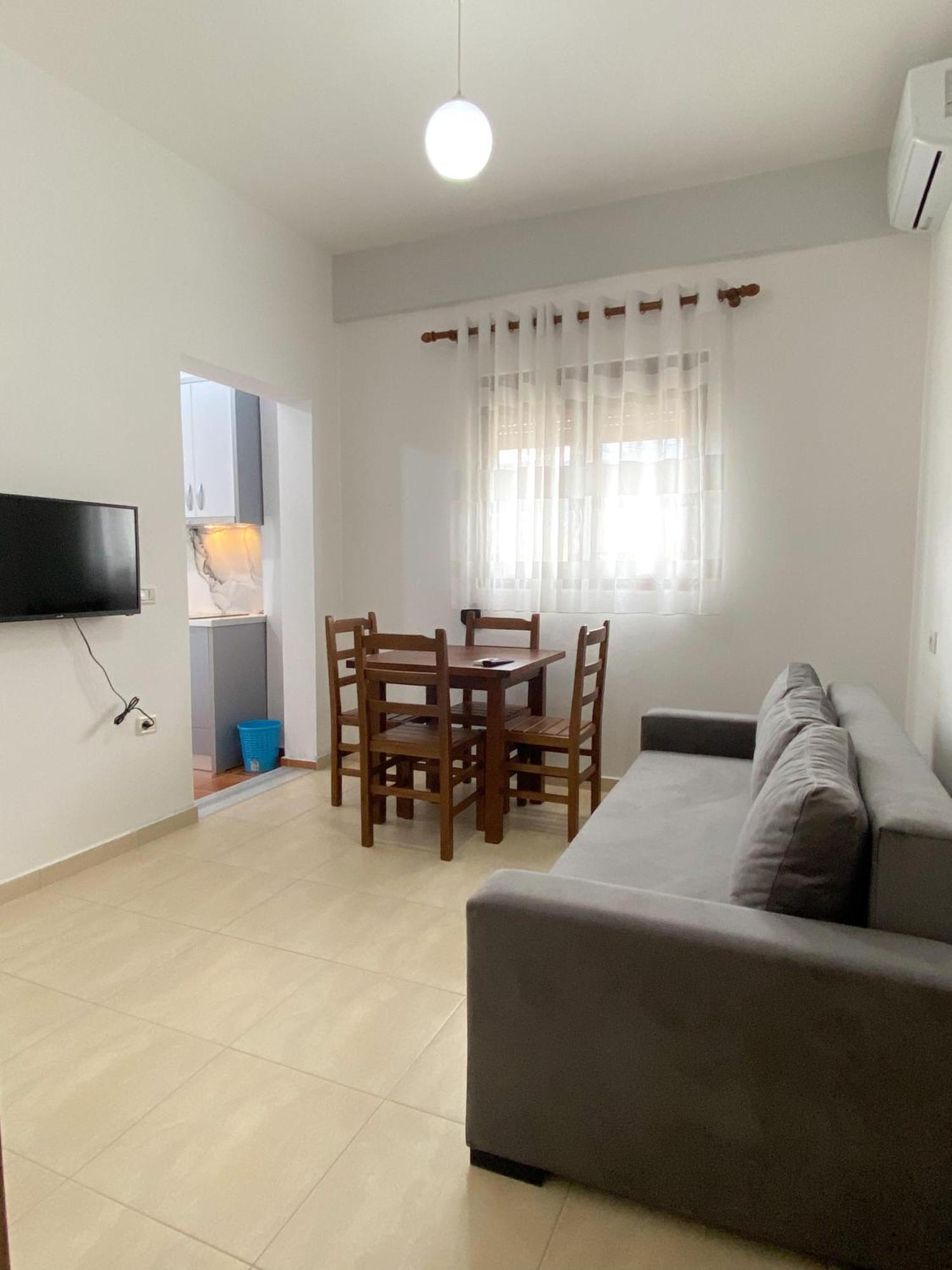 Family Apartments Himara Buitenkant foto
